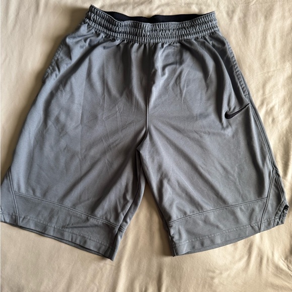 Nike 3pc basketball shorts - Picture 9 of 12